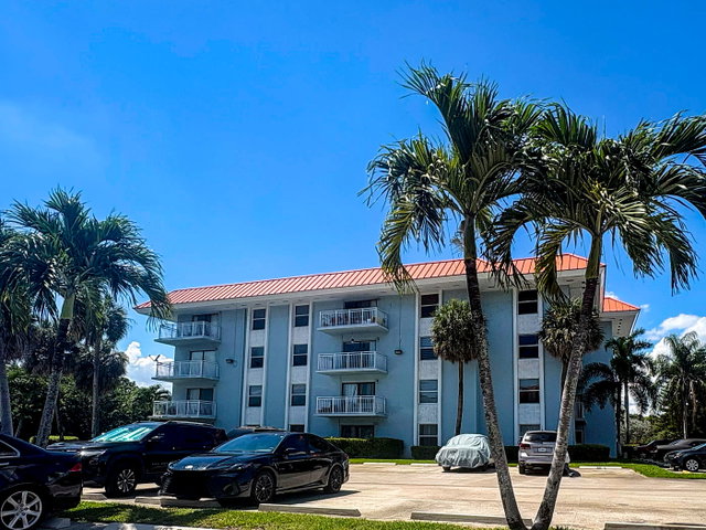 Newport Condo photo 3